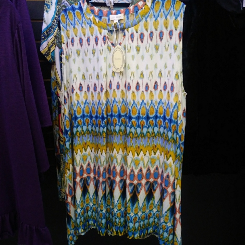 Sleeveless Dress with Key hole